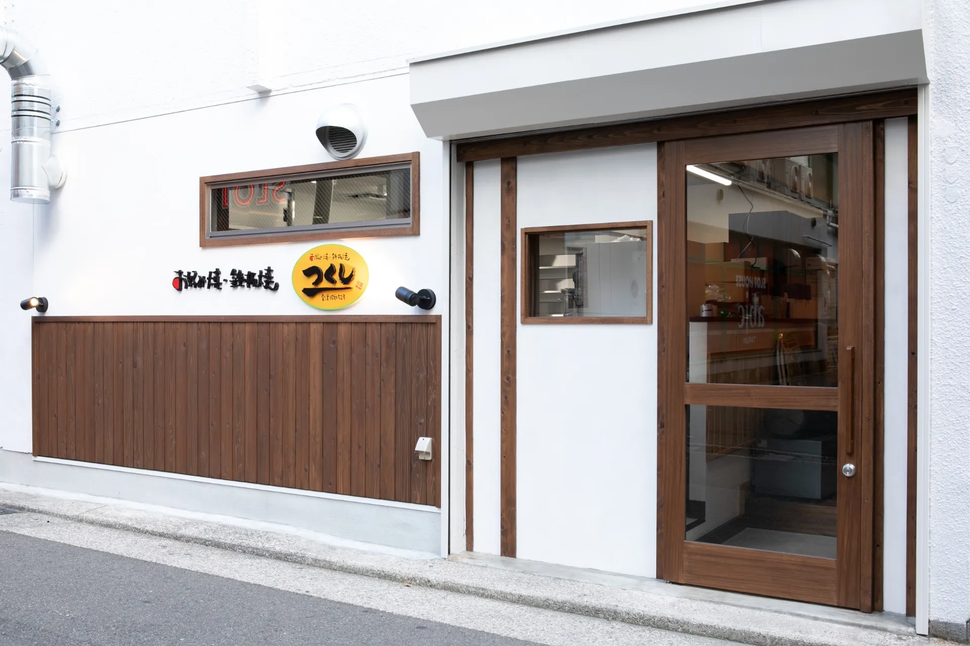 JR垂水駅から徒歩20秒♪